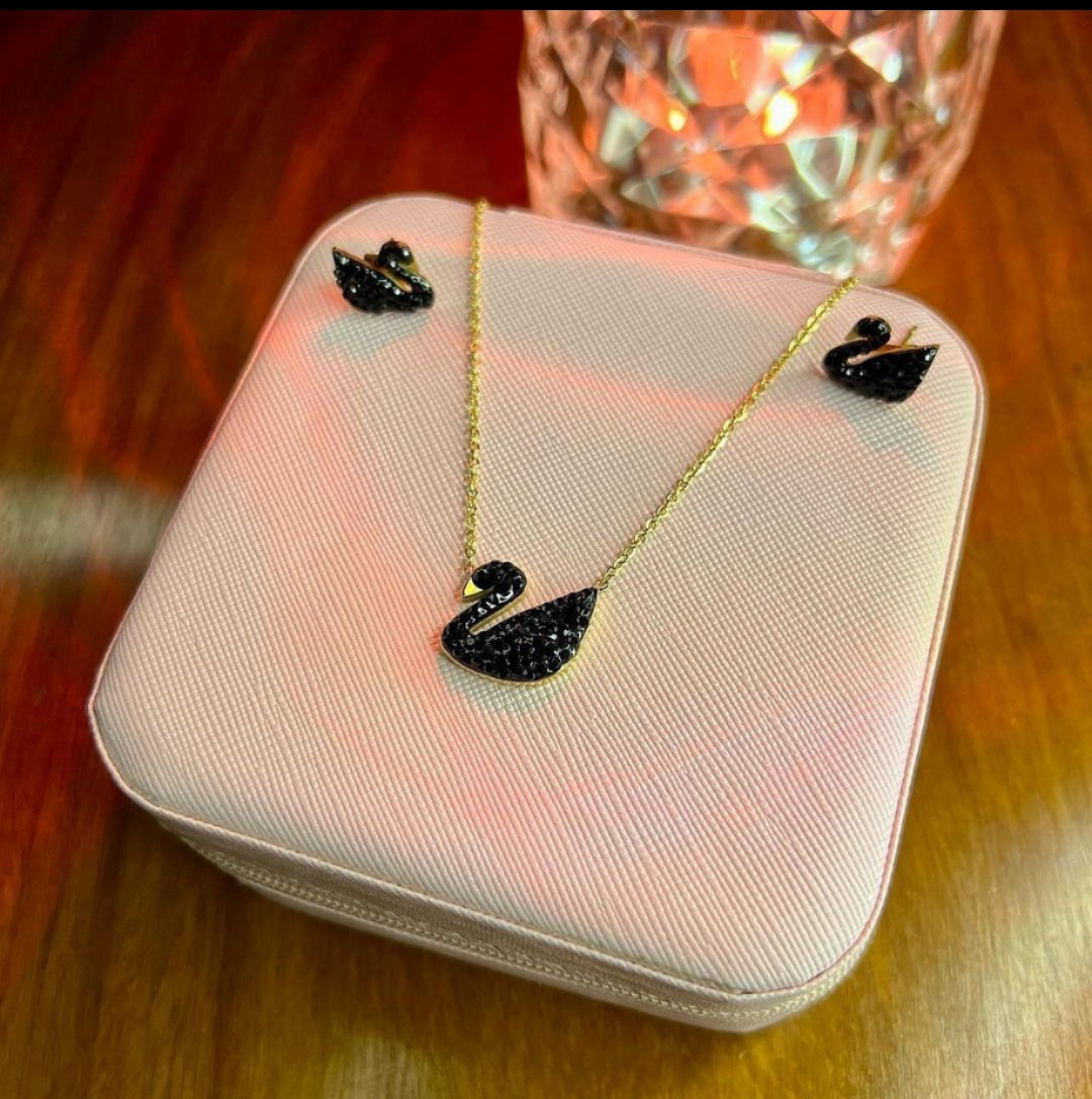 Elegant Swan Necklace & Stud Earrings Set – Symbol of Grace & Beauty